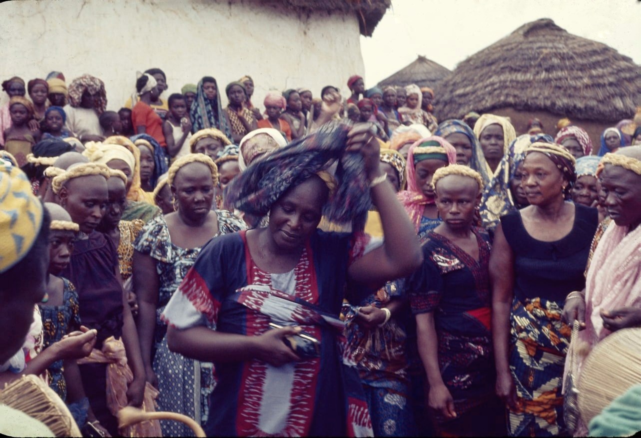 funeral house women with kpari